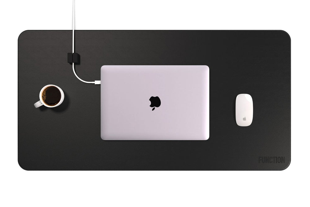 
                  
                    Desk Mat Pro Black - Bundle with MagSafe Coaster + Stay Cable
                  
                