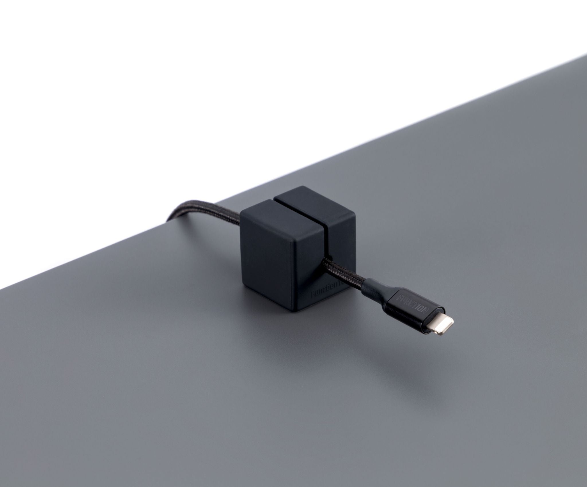 STAY CABLE - (USB C to Lightning) Black